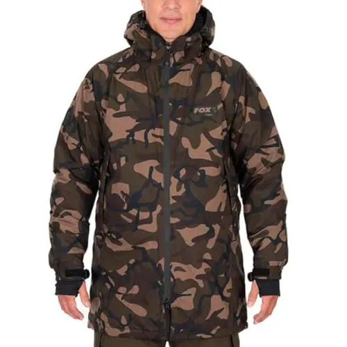 Fox Khaki Sherpa-tec Jacket - Anglerjacke für alle Wetterlagen - Funktionsjacke in Fox Camo-Tarnfarbe, sehr warm mit Lüftungsöffnungen und 2-Wege-Reißverschlüssen, ideal für Angler und Outdoor-Aktivitäten.