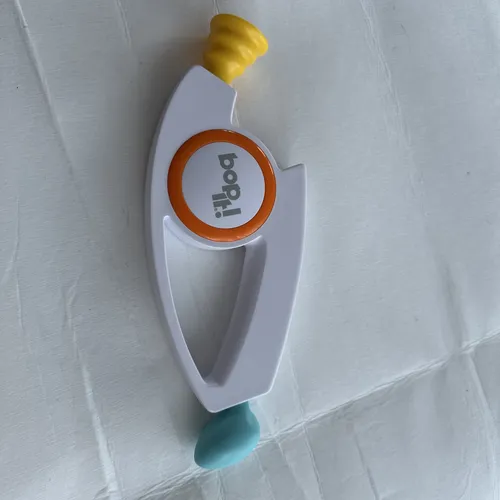 Hasbro Gaming Bop It - Elektronisches Partyspiel, für rasanten Spaß und schnelle Reaktionen mit Freunden und Familie