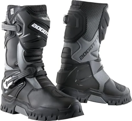 Bogotto Xeton wasserdichte Adventure Stiefel, schwarz-grau, Größe 45 - Motorradstiefel mit 2 Verschlussschnallen und Hitzeschutz auf der Bein-Innenseite, ideal für abenteuerliche Fahrten bei jedem Wetter.
