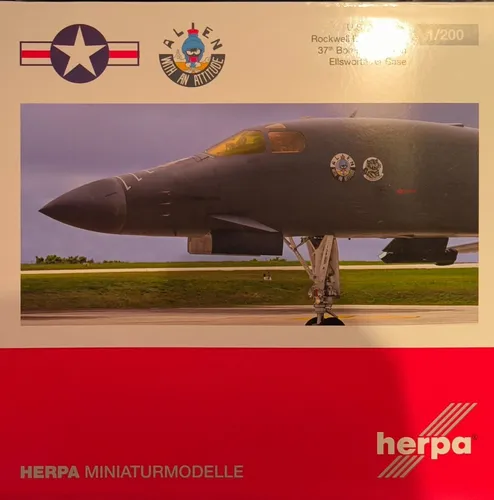 Herpa 1:200 573658 U.S. Air Force Rockwell B-1B Lancer 37th Bomb Sqn Modell