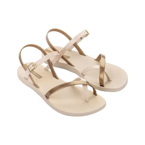 Ipanema Mädchen Ipanema Fashion Viii Fem Sandale, Beige Gold, 35/36 EU - Wanderschuhe, 100% vegan und recycelbar, ideal für umweltbewusste Modebewusste mit rutschfesten, langlebigen metallischen Riemen.