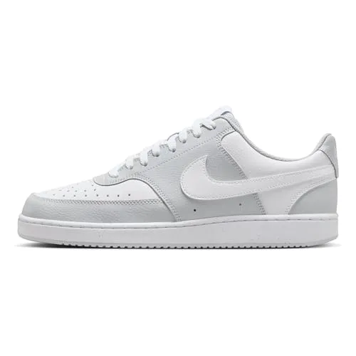 Nike Court Vision Low - Weiss, Klassischer Basketball-Style - Sneaker mit strapazierfähigem Kunstleder, Atmungsaktivität durch Perforationen und gepolstertem Schuhkragen für hohen Tragekomfort.
