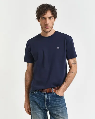 Gant Herren Reg Shield T-Shirt, Evening Blue, 3XL EU - T-Shirts für Herren mit aufgestickter Wappen-Grafik, aus hochwertiger Baumwolle gefertigt und mit feinem Rippstrick für optimalen Tragekomfort.