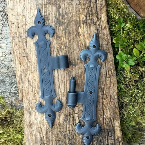 T-Scharnier Fensterladen Antik Kreuzband - Scharniere für Fensterläden, robustes Design für lange Haltbarkeit und stilvolle Optik.