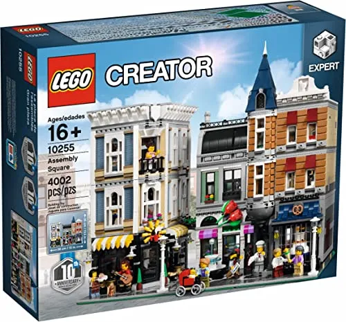 LEGO 10255 - Creator Expert Stadtleben - Bauklötze & Bausteine mit detailreicher Fassade und 3 Geschäften, ideal für kreative Bauprojekte und Spielspaß.