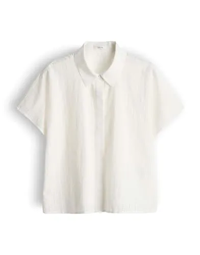 OPUS Damen Kurzarmbluse mit Lochmuster | Regular Fit in Milk, Größe 40 - Die OPUS Kurzarmbluse überzeugt durch ihr modisches Lochmuster und bietet eine bequeme Passform. Ideal für lässige Outfits im Alltag. Hochwertige Webware sorgt für ein angenehmes Tragegefühl und zeitloses Design.