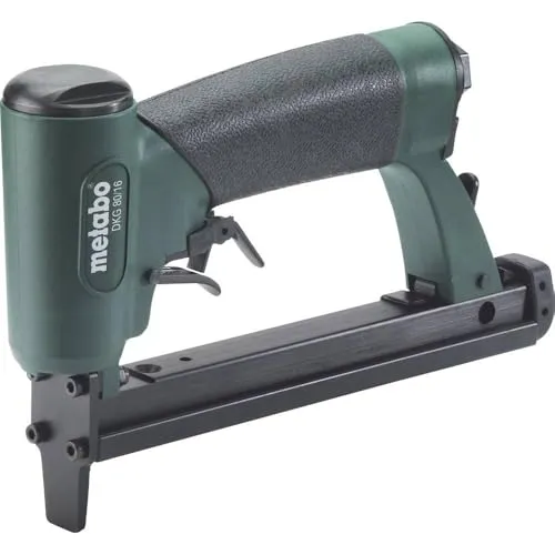 Metabo DKG 80/16 Druckluft-Klammergerät - Tacker für Klammern von 4-16 mm, ideal für Folien- und Stoffbefestigungen. Ergonomisches Design sorgt für komfortables Arbeiten, auch an schwer zugänglichen Stellen.