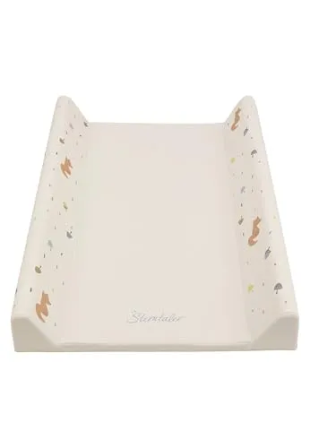 Sterntaler Keilwickelauflage 50x70 cm – Komfort für Windelwechsel - Die Sterntaler Keilwickelauflage bietet einen sicheren Platz für Windelwechsel. Mit weicher Polsterung, erhöhten Rändern und abwaschbarer Oberfläche sorgt sie für Komfort und einfache Reinigung.