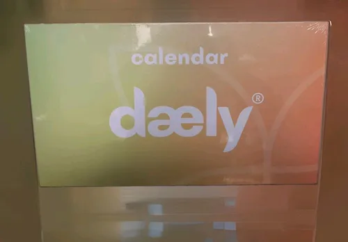 Daely® Digitaler Familienkalender 15.6