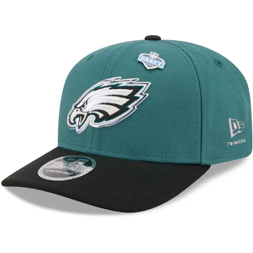 New Era 9Seventy Stretch-Snap Cap DRAFT Philadelphia Eagles - Herren Snapback Cap in Forest Green, ideal für sportliche Freizeitaktivitäten. Das elastische Material sorgt für optimalen Tragekomfort und perfekten Sitz.