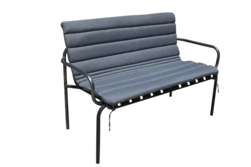 Primaster Gartenbank Matera 2-Sitzer - Bänke, witterungsbeständige Gartenbank mit bequemer Auflage – ideal für entspannte Stunden im Garten oder auf der Terrasse.