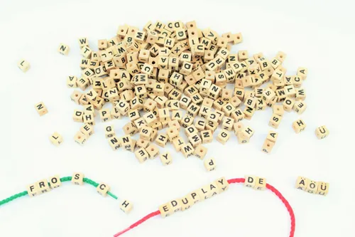 Buchstabenwürfel holz natur, mit Loch, ca. 300 Stück