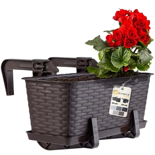 KADAX Blumenkasten 40 cm Braun mit Halterungen & Untersetzer, Rattan-Optik – Pflanzkübel für Geländer und Balkon, Stabiler Balkonkasten