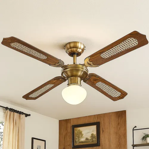 Deckenventilator mit Beleuchtung - Wendbare Eiche, 3 Geschwindigkeitsstufen - Ventilatoren für optimale Luftzirkulation, ideal für Dachschrägen bis 30°. Modernes Design mit wendbaren Flügeln und energiesparendem Rücklauf für Heizkostenersparnis.