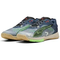 Puma Handballschuhe Accelerate Nitro SQD 4 Forever Better Special Edition - Herren, Blau, 46,5 - Erlebe Speed und Kontrolle mit den Puma Accelerate NITRO SQD 4. Mit reaktionsfreudiger Dämpfung und stabilisierendem Design für präzise Bewegungen. Obermaterial aus mindestens 30 % recycelten Materialien.