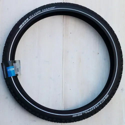 Schwalbe Johnny Watts Performance ADDIX GreenGuard DD 27,5+ Drahtreifen 27,5x2,8 - Fahrradreifen mit GreenGuard-Technologie für optimalen Pannenschutz und hohe Leistung auf jedem Terrain.
