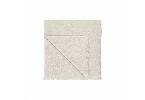 blomus FRINO Handtücher - Luxuriöse Bio-Baumwolle mit Fransen-Design - Die FRINO Handtücher von blomus vereinen luxuriöses Design mit praktischer Pflegeleichtigkeit. Aus 100 % Baumwolle, bei 60 °C waschbar und in verschiedenen Farben erhältlich, sind sie die perfekte Ergänzung für jedes stilvolle Badezimmer.