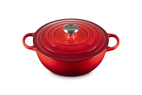 Le Creuset La Marmite 26 cm kirschrot - Pfannen - Gusseiserner Familientopf für langlebige Rezepte, ideal für One-Pot-Gerichte und stilvolles Kochen.