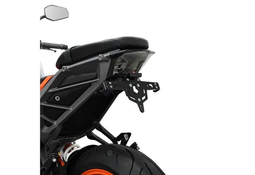 ZIEGER Kennzeichenhalter Pro für KTM 125 Duke - Hochwertiger Kennzeichenhalter für KTM 125 Duke, witterungsresistent und in sportlicher Optik. Verstellbare Neigung und einfache Montage ohne Verkleidungsteile. ABE-frei und passend für alle Kennzeichentypen.