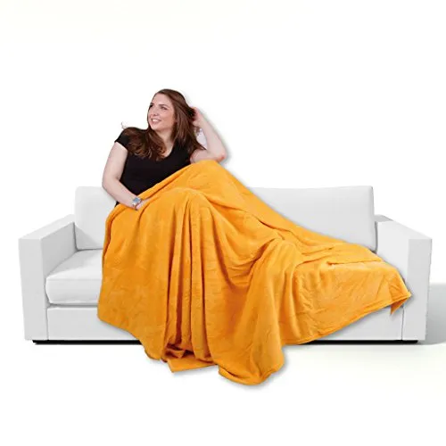 Bestgoodies Kuscheldecke 150x200cm in Orange - Hochwertige und supersofte Wohndecke aus 100% pflegeleichtem Polyester, ideal für gemütliche Abende. Verfügbar in vielen Farben und Größen, bietet hervorragende Wärmespeicherung und Feuchtigkeitsausgleich.
