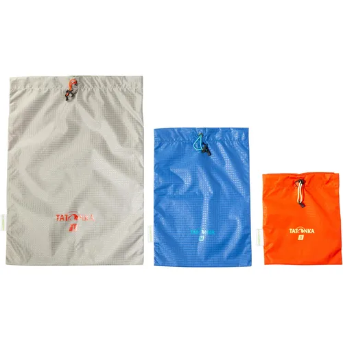 Tatonka Packbeutel Stuff Sack Set (3 Stück) - Praktisches Set in verschiedenen Farben und Größen - Die Tatonka Packbeutel bieten Ordnung für Koffer und Rucksack. Mit Schnürzug und Kordelstopper sind sie leicht zu verschließen. Robustes, leichtes Material schützt den Inhalt vor Schmutz und Feuchtigkeit. Ideal für Reisen und Outdoor-Aktivitäten.