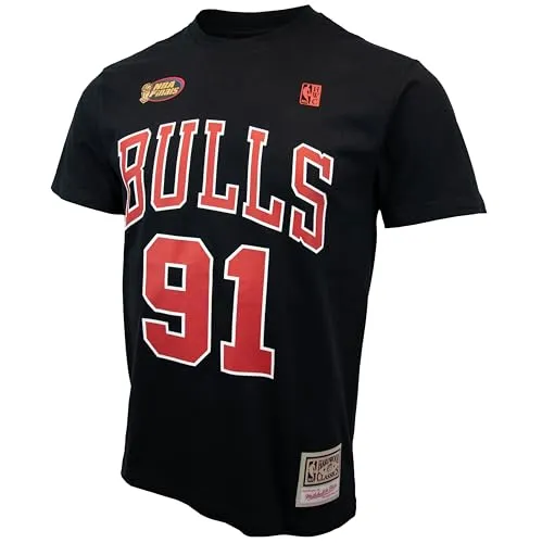 Mitchell & Ness NBA Name & Number T-Shirt - Chicago Bulls, Dennis Rodman - Sportfan T-Shirt aus der Hardwood Classics Kollektion, offiziell lizenziert von der NBA. Hochwertige Baumwolle, stylischer Retro-Look mit Spielerprint und optimalem Tragekomfort.