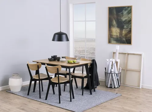 AC-Design Esstisch Roxby, rechteckig in Eiche/Schwarz 120x76cm - Moderner Esstisch für 6 Personen, gefertigt aus hochwertigem Eichenfurnier mit einem stabilen schwarz-matten 4-Fuß Gestell – ideal für gemütliche Essensrunden.