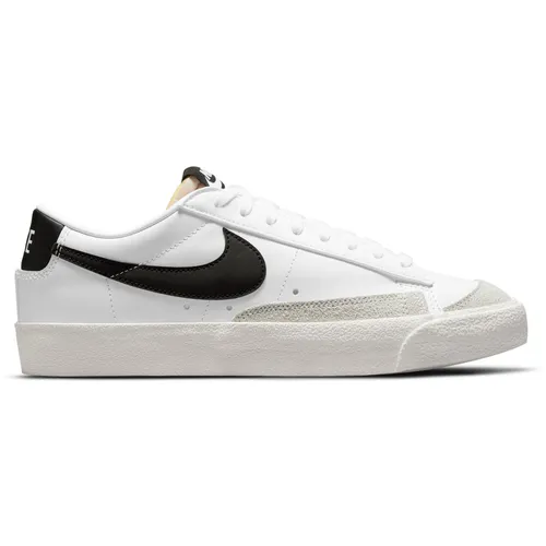 Nike Blazer '77 Damen Sneaker in White-Black-Sail, Größe 38 - Klassische Leder-Sneaker mit strapazierfähigen Wildlederbesätzen und abriebfester Laufsohle; ideal für modische Outfits und hohen Tragekomfort.