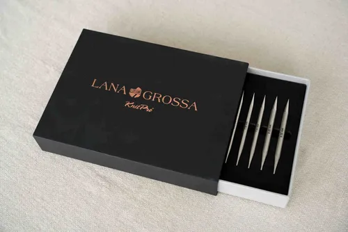 Lana Grossa VARIO Rundstricknadel-Set EDELSTAHL – flexibles Stricken mit austauschbaren Nadelspitzen - Stricknadeln aus hochwertigem Edelstahl, ideal für kreative Strickprojekte und individuelles Nadelspiel.