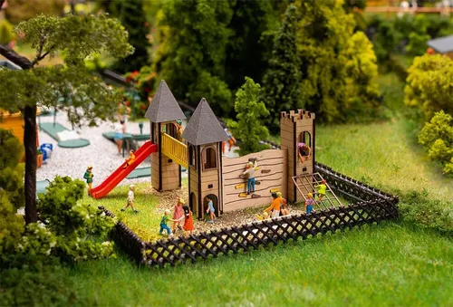 Faller 180446 Spielplatz Set H0 - Lasercut Mini mit Spieltürmen & Rutsche