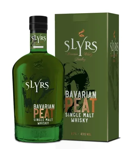 Slyrs Bavarian Peat - Handcrafted Single Malt Whisky - Whisky aus Bayern, hergestellt aus torfgeräucherter Gerste und reinem Gebirgsquellwasser. Intensiv rauchig mit Aromen von Vanille und Birne, perfekt ausbalanciert bei 43,0% Vol.