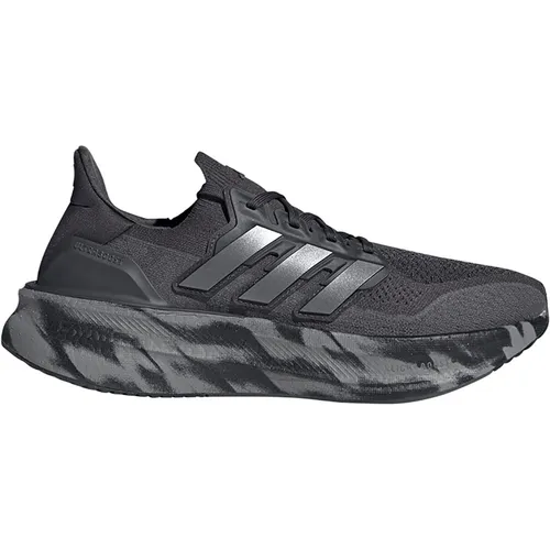adidas Ultraboost 5 Herren Laufschuhe - Laufschuhe mit höchster Dämpfung und Energierückgabe, ideal für komfortables Laufen. Das PRIMEKNIT Obermaterial sorgt für optimale Passform und das Torsion System für Bewegungsfreiheit.