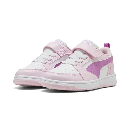 PUMA Kinder Rebound V6 Lo Sneakers 34, Pearl Pink Mauve Pop White - Moderne Sneakers für Kinder mit robustem Obermaterial und Gummisohle. Die mittlere Kragenhöhe sorgt für Stabilität, während elastische Schnürsenkel und Klettverschluss einfaches An- und Ausziehen ermöglichen.