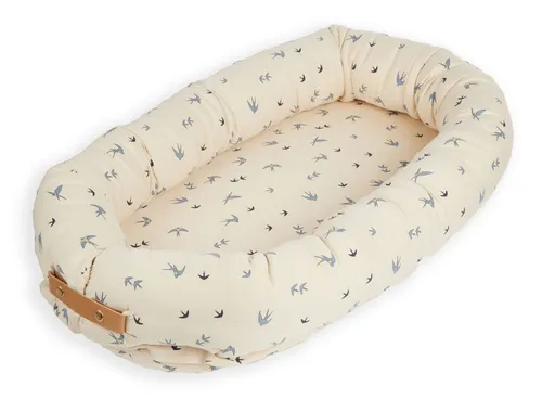 FILIBABBA Babybett Babynestchen - Dancing Swallow, komfortable Schlafumgebung in Rose und Blau, pflegeleicht und waschbar bei 30 Grad