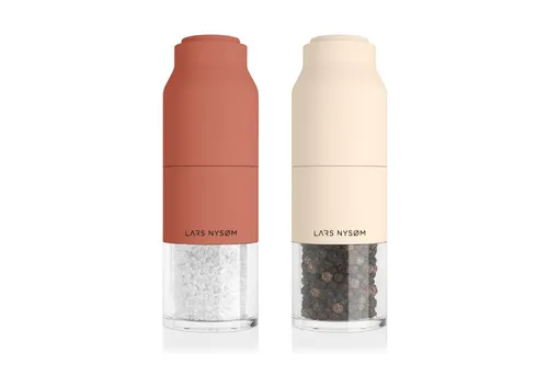 LARS NYSØM Salz- und Pfeffermühle Omvendt Manuell (2 Stück) in beige von LARS NYSØM