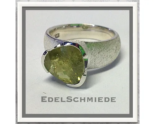 Edelschmiede925 Silberring Edelschmiede925 edler matter Ring mit dreieck. Grossular Granat 55