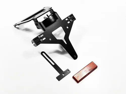 ZIEGER Kennzeichenhalter für Suzuki GSX-R 1000 BJ 2003-04, schwarz - Motorradzubehör mit modellspezifischer Adapterplatte und E-Prüfung für sichere Montage und optimale Sichtbarkeit.