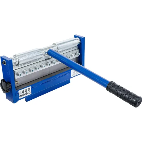 BGS 74245 Mini-Blechbiegebank - Werkzeuge für präzises Biegen von Blechen bis 300 mm Breite und 2,5 mm Stärke, ideal für Metallverarbeitung und Fahrzeugwerkstätten, mit komfortablem Hebelgriff und gummiertem Griff für beste Haptik.