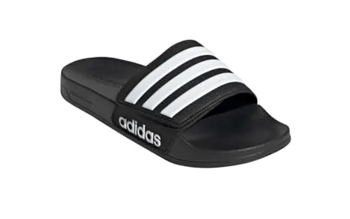 ADIDAS Herren Slipper MERCEDES-AMG PETRONAS FORMULA 1 TEAM GEORGE RUSSELL - Erlebe entspannten Komfort mit den Adilette Shower Badeschlappen von adidas. Ideal für Sportler und Style-Liebhaber, bieten sie ein leichtes Fußbett und sicheren Halt für jeden Anlass.
