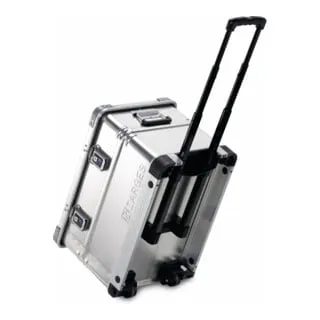 ZARGES Aluminiumkiste K 424 XC 600 x 400 x 385 mm - Robuste Hundebox aus Aluminium mit integrierten Rollen für optimale Mobilität und hohe Lebensdauer, ideal für den sicheren Transport von Tieren.