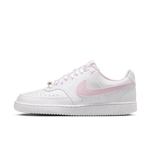 Nike Court Vision Low Damenschuh, White/Pink Foam, IB6652-101, 41 EU (9.5 US) - Klassischer Retro-Sneaker im Basketball-Style: Atmungsaktives Kunstleder und bequeme Cupsohle für optimalen Tragekomfort. Ideal für Freizeit und Streetstyle – vereint Vintage-Charme mit modernem Look.