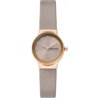 Skagen Freja Damen Uhr – Eleganz in Dunkles Beige und Roségoldton - Armbanduhren für Damen mit 26mm Gehäuse und 50m wasserdicht, ideal für stilbewusste Frauen, die Wert auf Nachhaltigkeit legen.