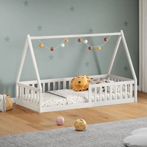 IDIMEX Hausbett Nicolas 90 x 190 cm weiß - mit Rausfallschutz und Montessori-Design - Das bodentiefe Kinderbett aus massivem Kiefernholz bietet einen sicheren Schlafplatz und fördert die Selbstständigkeit. Ideal für kleinere Räume, vielseitig nutzbar zum Schlafen und Spielen.