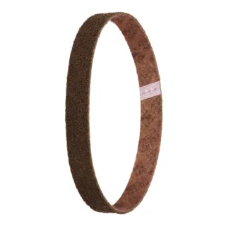 3M Vlies-Schleifband SC-BS, 40 x 815 mm, Körnung 100 - Hochwertiges Vlies-Schleifband für präzises Schleifen und Finishing, ideal für Metallbearbeitung und Oberflächenveredelung.