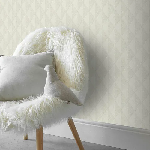 Erismann Vliestapete geometrisch beige 1052438 - Elegante geometrische Vliestapete in Beige mit feinem Fischgrätmuster. Ideal für großflächige Wandgestaltungen in Schlafzimmer, Wohnzimmer oder Flur – bringt Ruhe und Stil in Ihr Zuhause.