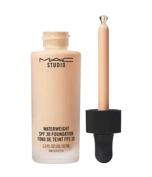 MAC Studio Waterweight SPF 30 Foundation NC25 - Flüssige Foundation mit SPF 30, pflegendem Feuchtigkeits-Complex und leichter bis mittlerer Deckkraft, ideal für alle Hauttypen und langanhaltend.