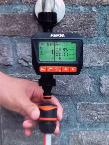 Ferm WTA1003 Automatische Wasserzeitschaltuhr - Micro-Drip-Bewässerungssysteme mit digitalem Timer für präzise Bewässerung von 1 Minute bis 23 Stunden 59 Minuten, ideal für Garten und Rasenpflege.