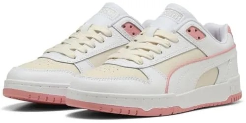 Puma RBD Game Low Alpine Snow-White-Pink Fruit EU 40,5 - Stylische Sneaker mit Low-Cut für optimalen Tragekomfort und vielseitige Kombinationsmöglichkeiten. Hochwertige Materialien und klassisches Design vereinen sich in einem perfekten Schuh für Freizeit und Alltag.