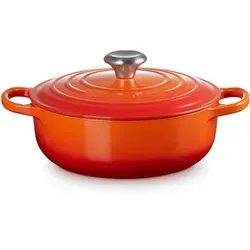 Le Creuset Emaillierter Gusseisen-Signature Schmortopf, 3,5 qt, Flamme - Hochwertiger Schmortopf für gleichmäßige Wärmeverteilung, ideal für schmackhafte Gerichte. Perfekt für alle Herdarten und mit eleganter, langlebiger Emaille-Oberfläche.