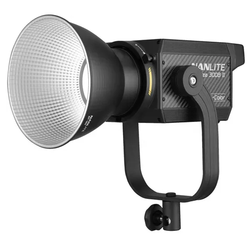 NANLITE Forza 300B II Bi-Color Studio-Scheinwerfer - Professioneller Bi-Color Scheinwerfer für Foto- und Videoaufnahmen, ideal für Cine/Broadcast, Vlogging und Interviews. Kompakt und vielseitig einsetzbar.